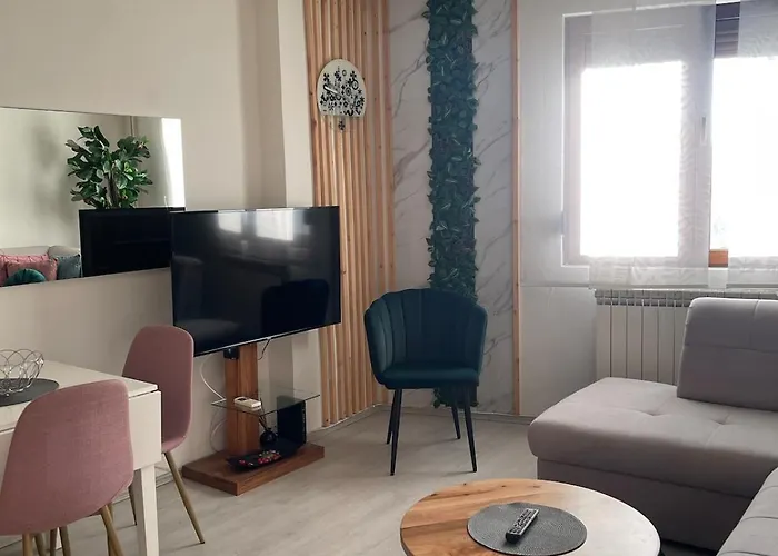 Center Gateway Apartment *